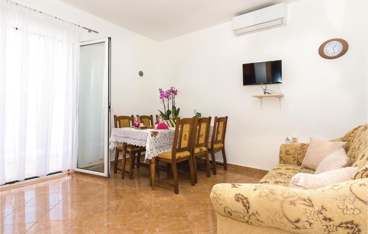 4 Bedroom Cozy Apartment In Водице Екстер'єр фото