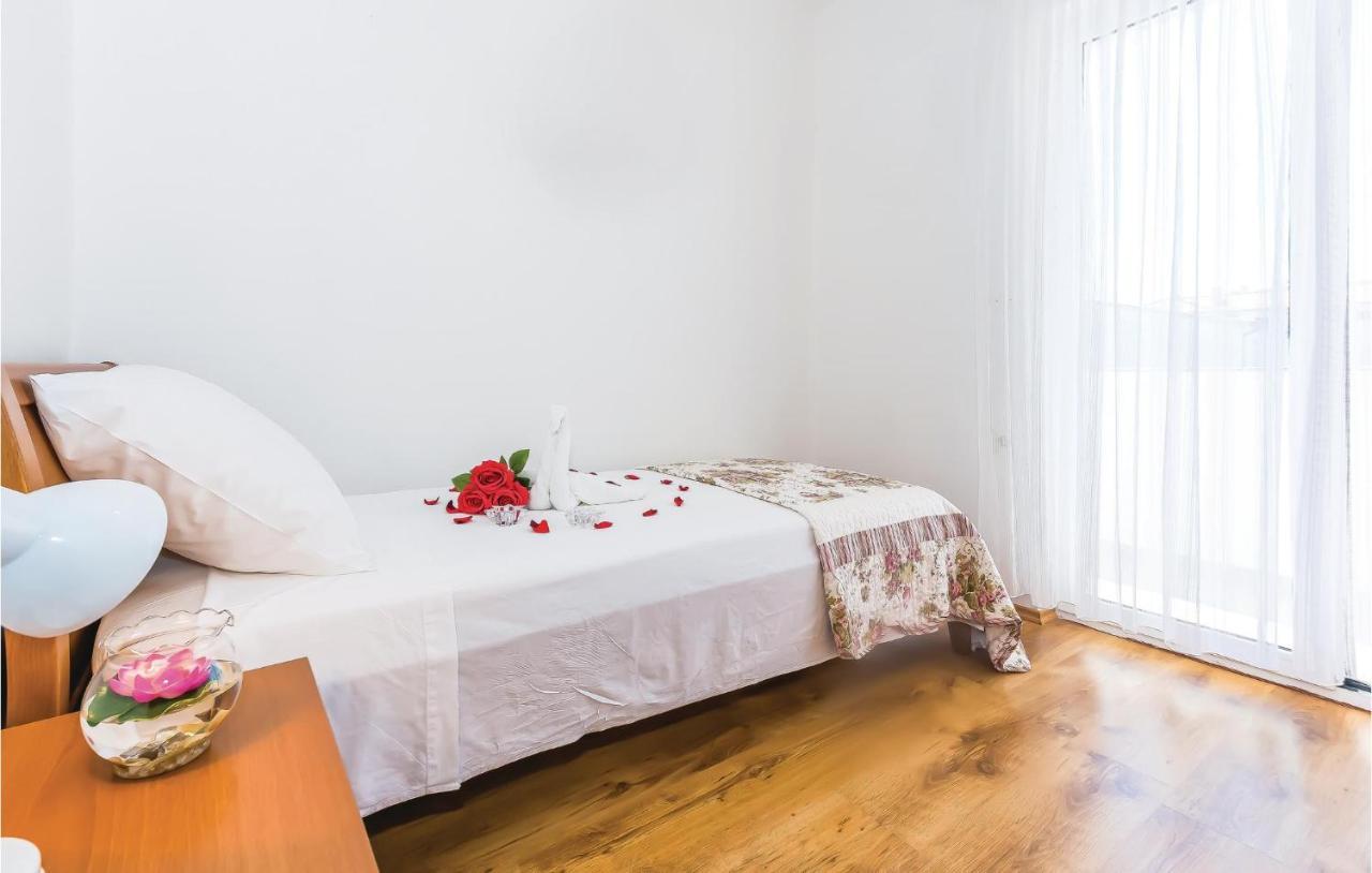 4 Bedroom Cozy Apartment In Водице Екстер'єр фото