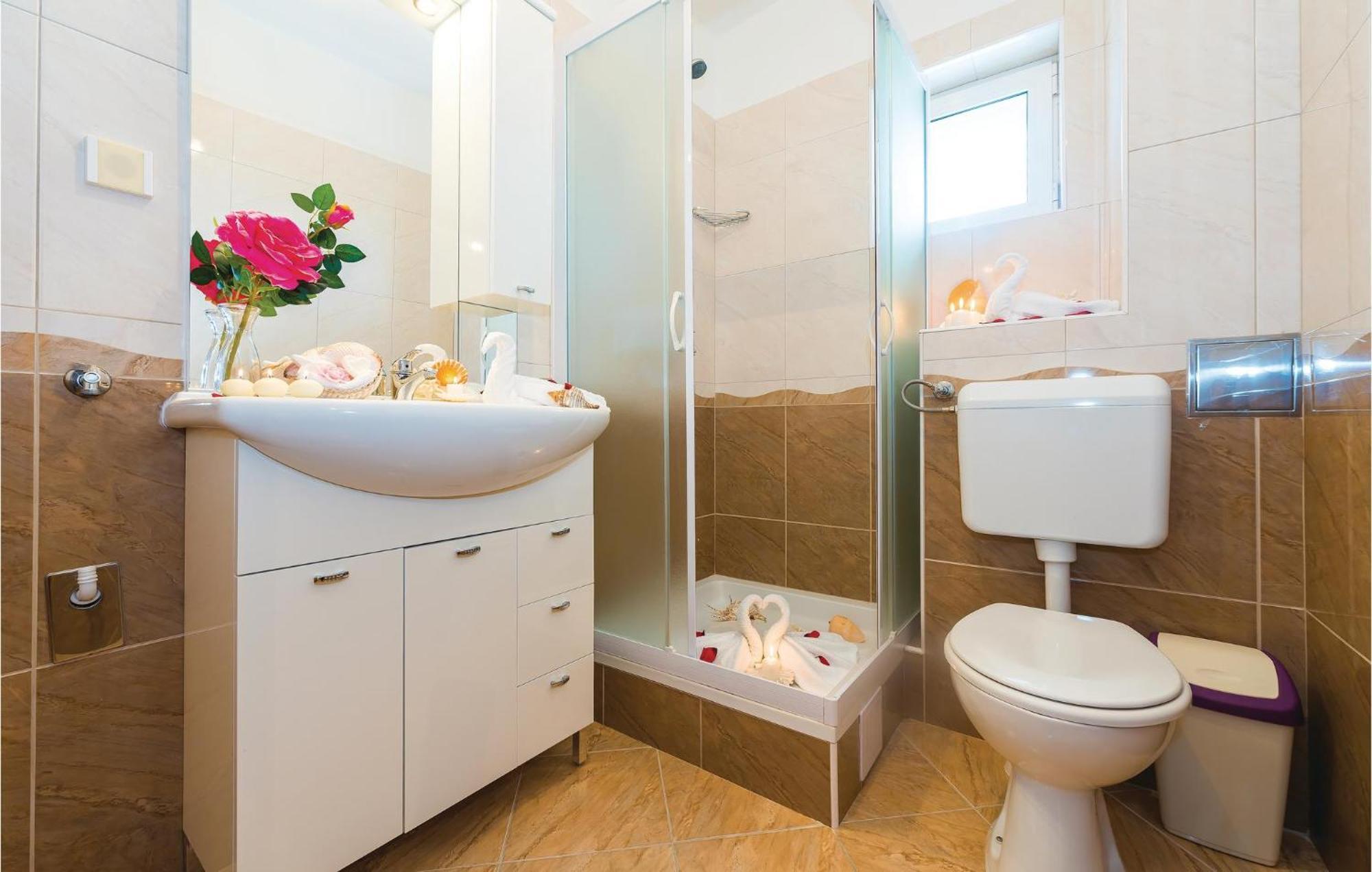 4 Bedroom Cozy Apartment In Водице Екстер'єр фото