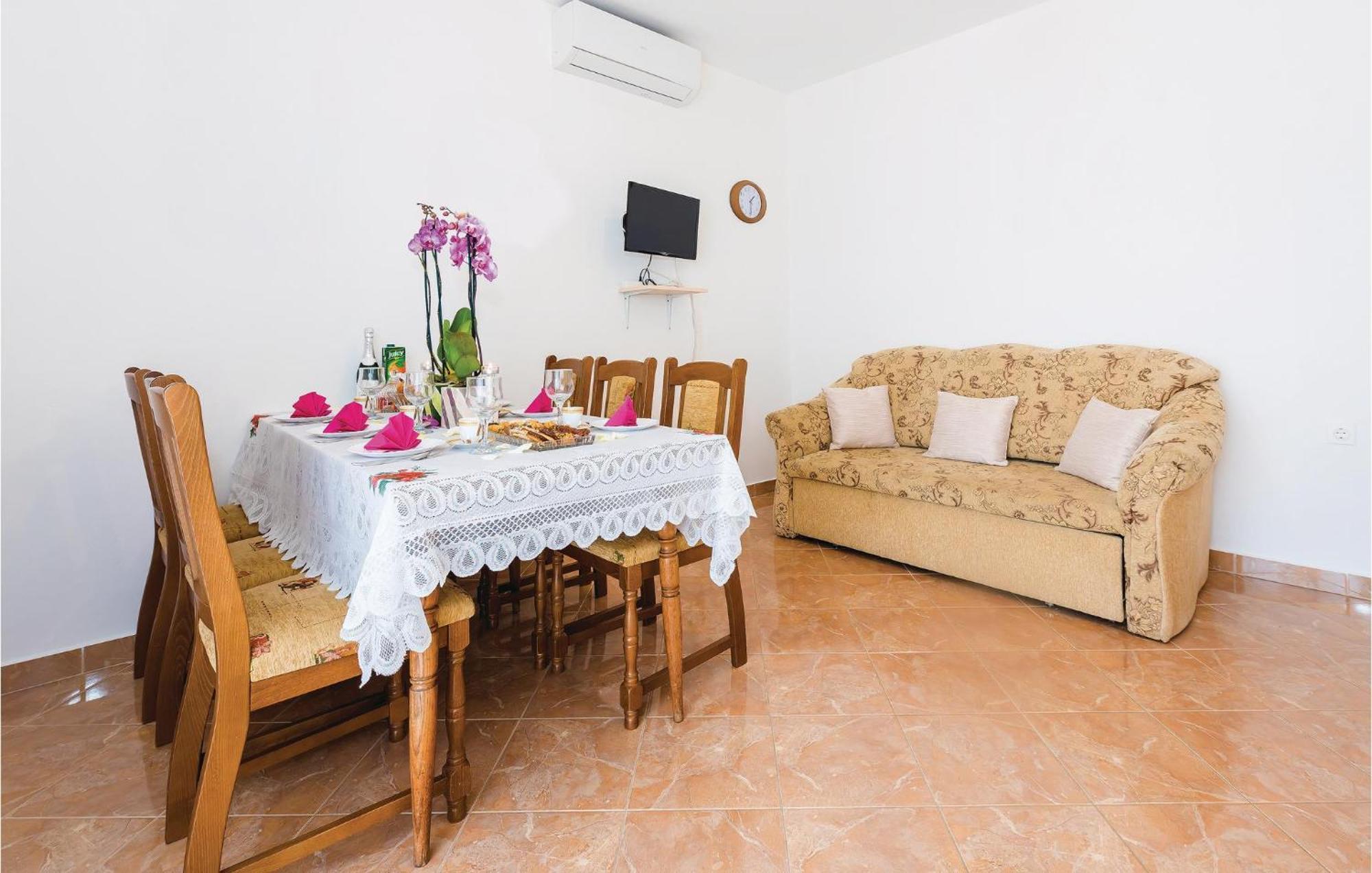 4 Bedroom Cozy Apartment In Водице Екстер'єр фото