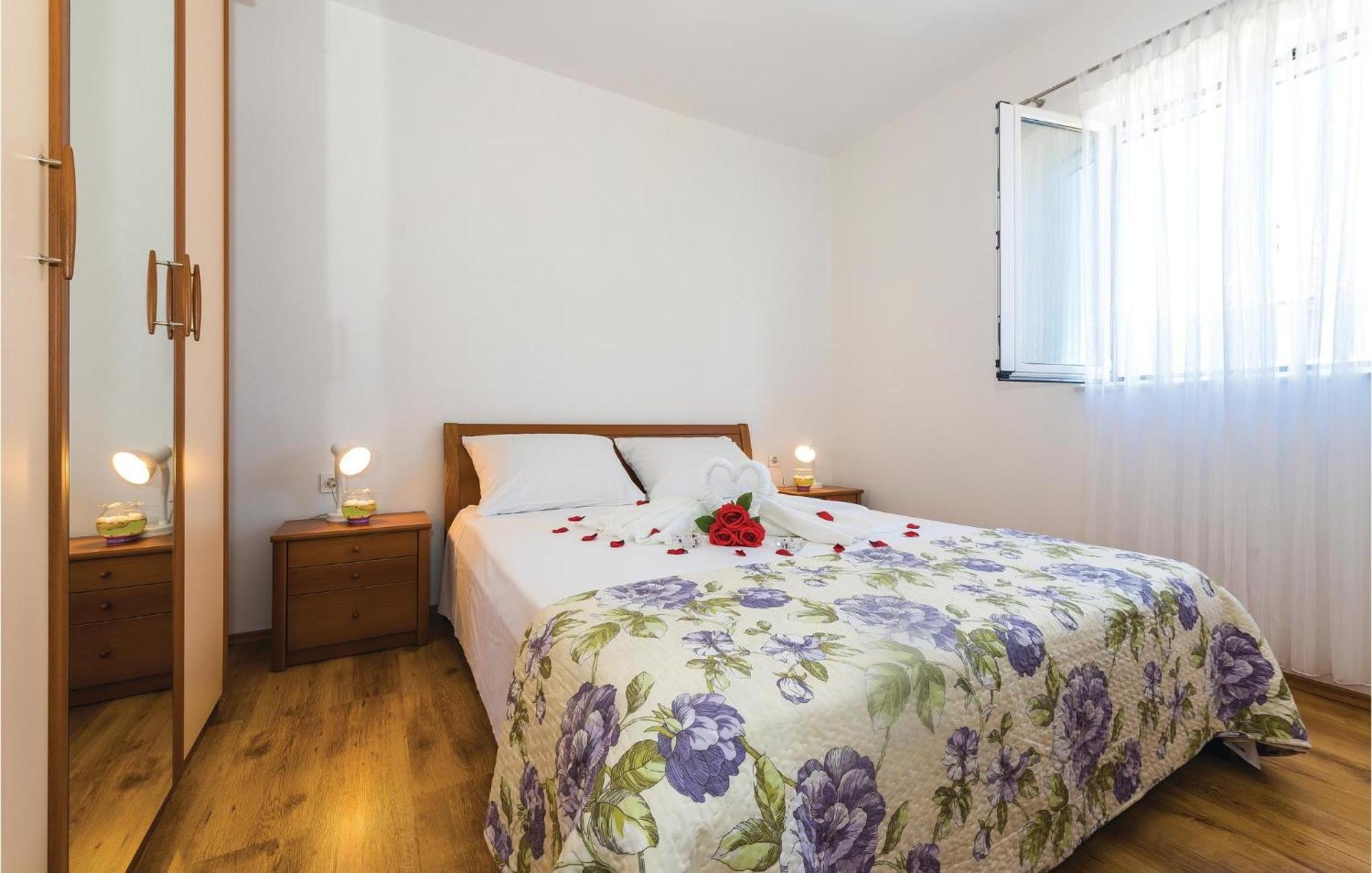 4 Bedroom Cozy Apartment In Водице Екстер'єр фото