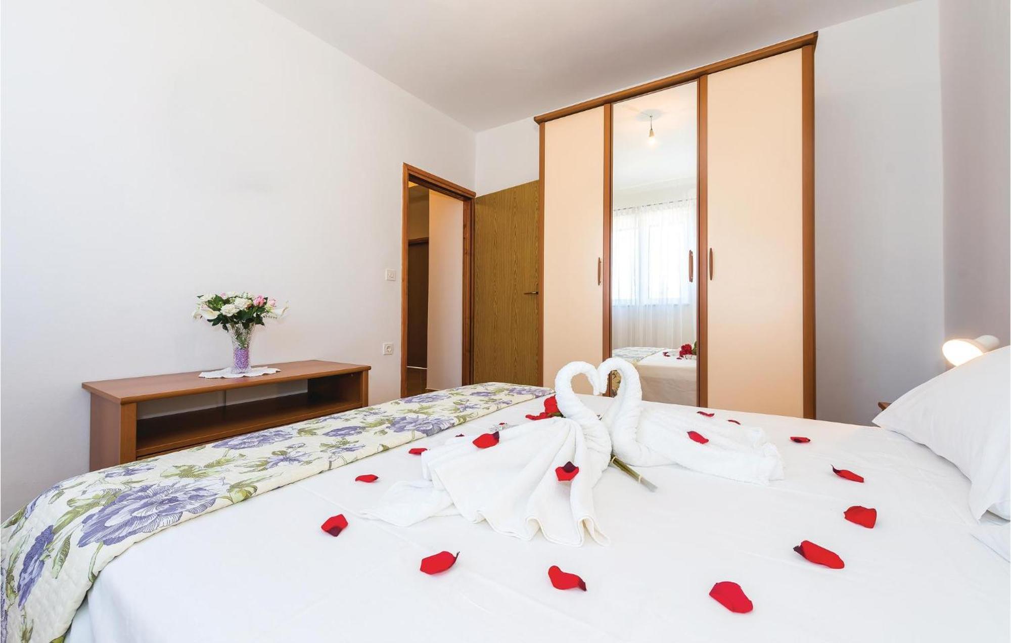 4 Bedroom Cozy Apartment In Водице Екстер'єр фото